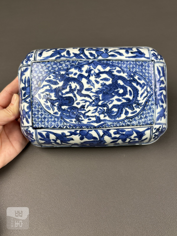 明万历 青花开光花鸟云龙纹倭角盖盒 - 图3